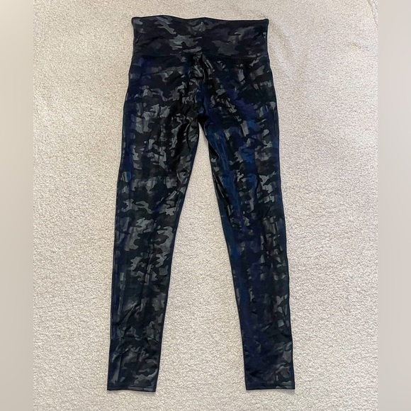 Spanx Camo Faux Leather Leggings Size Large Petite - Picture 6 of 8